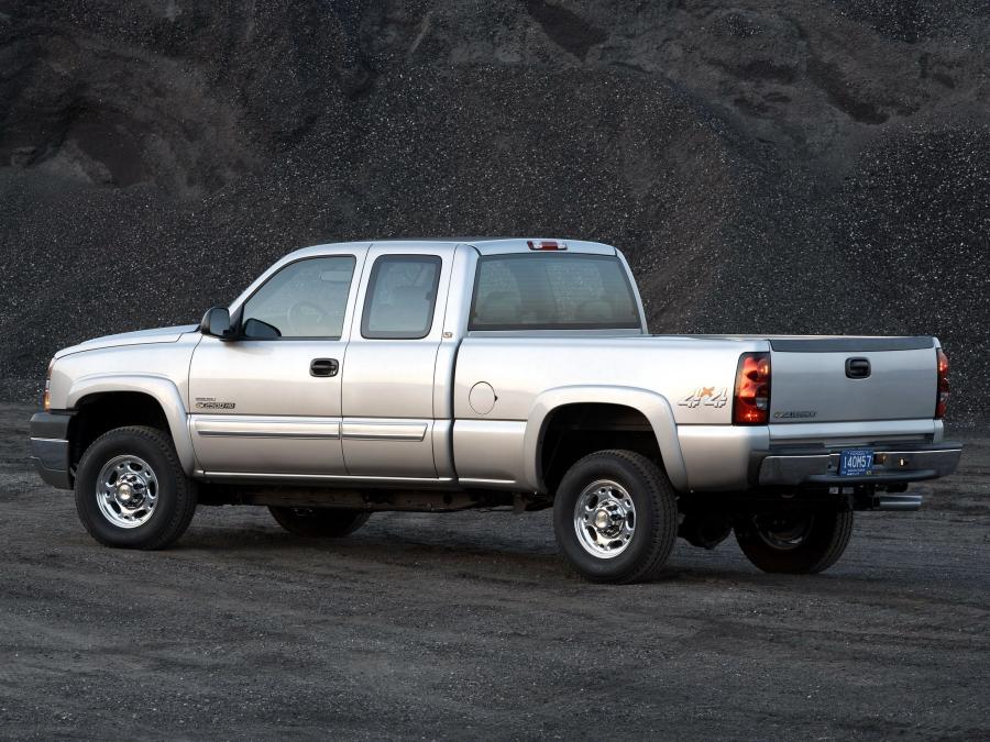  Chevrolet Silverado 2500 HD Extended Cab 2002 года  (фото 2 из 7)